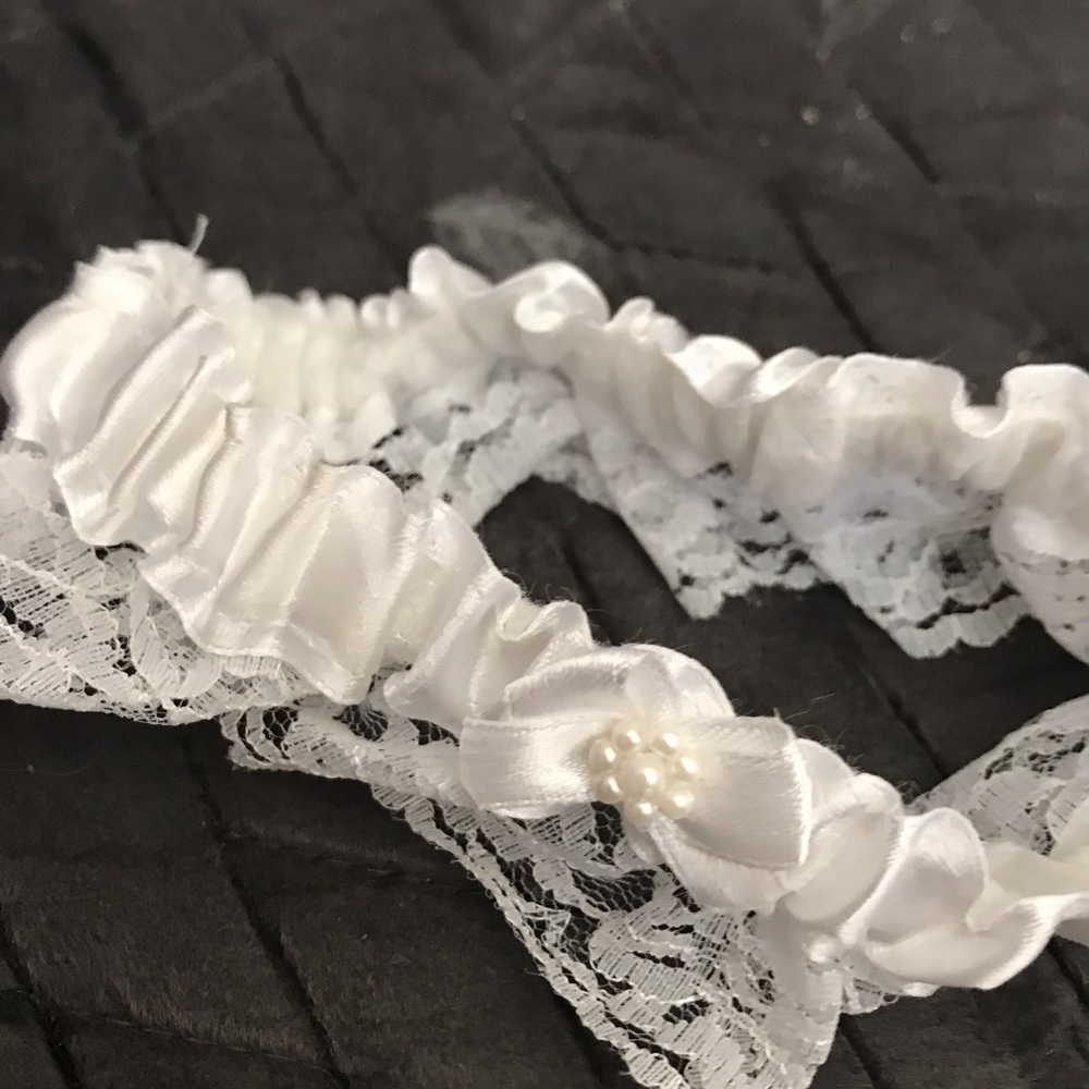 Wedding garters - Picture 2 of 3